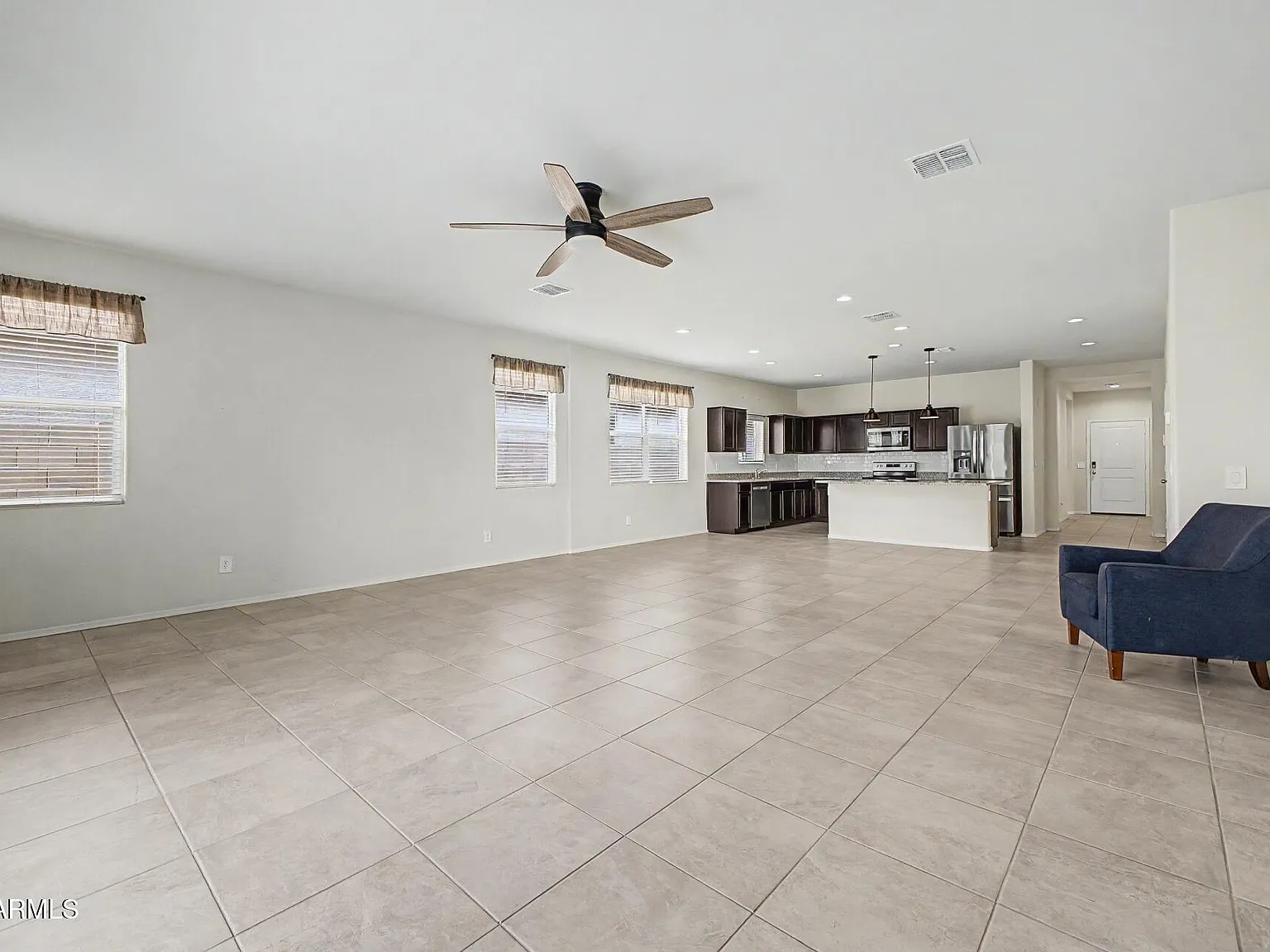 3 bed, 2.5 bath, 2052 sqft, $2,300 — Photo 3