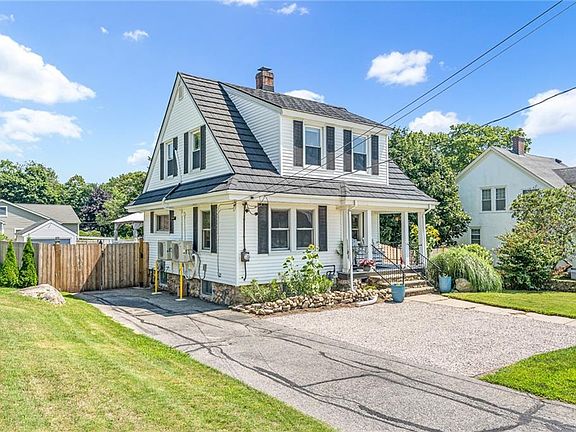 4th image of 124 Beach St