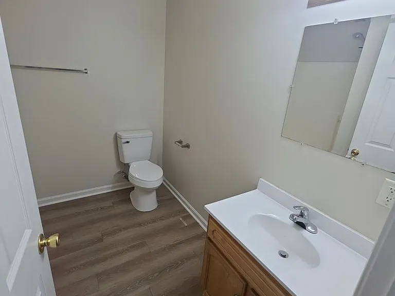395 Thomas Rd — Photo 5