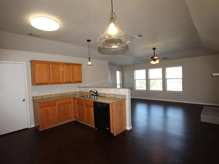 204 Willow Rd — Photo 7