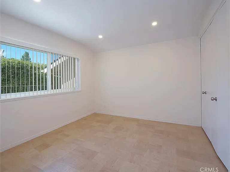 27665 Longhill Dr — Photo 10
