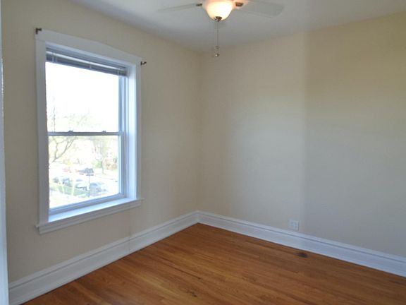 5th image of 2105 W Lawrence Ave APT 3