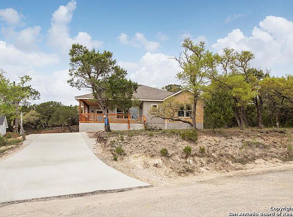 3rd image of 206 Magnolia Mdw
