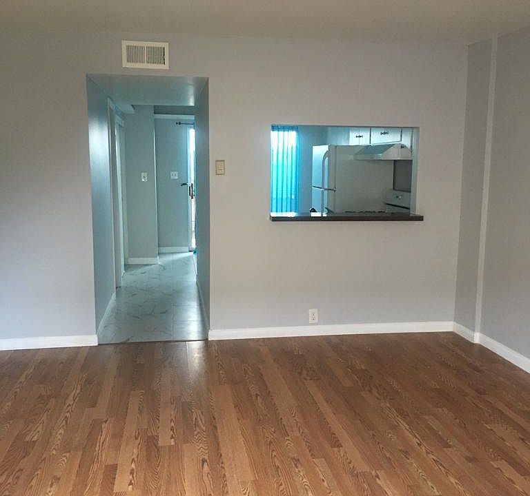 1st image of 468 Woodlawn Ave APT D