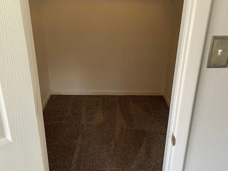 508 W Poe St — Photo 8