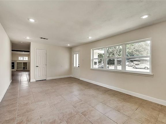 2nd image of 2414 Cambridge Dr