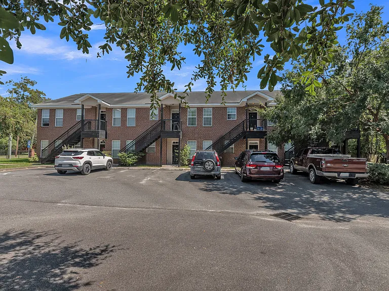 College Street Station Apartments — Photo 12