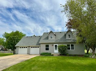 1665 Hilda Dr, Sandwich, IL 60548