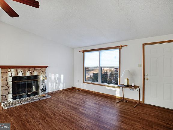 5th image of 314 Lake Crystalbrook Dr
