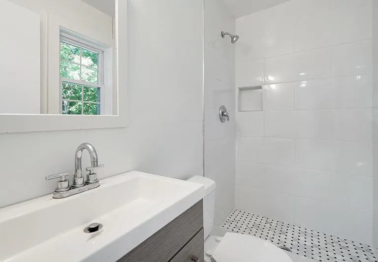 Primary Bedroom's Full Bath