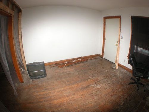 4th image of 1045 14th Ave