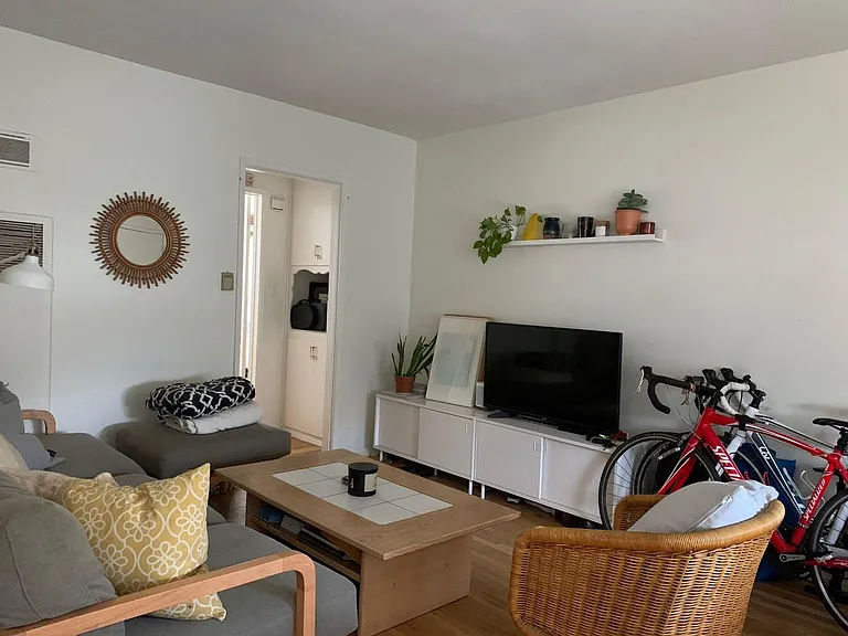 4267 McLaughlin Ave #B — Photo 6