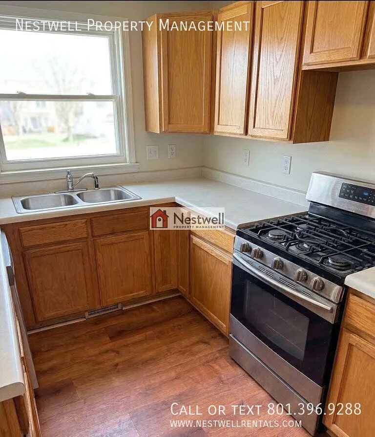 Beautiful 4 -bed home in Saratoga Springs! — Photo 4