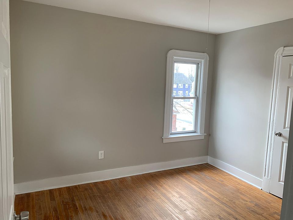 2nd image of 335 Oakland St Floor 2