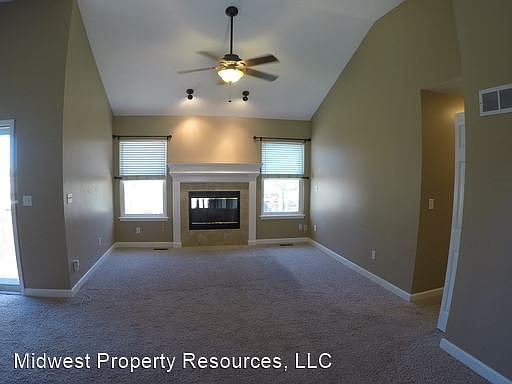 2nd image of 609 SE Cumberland Dr