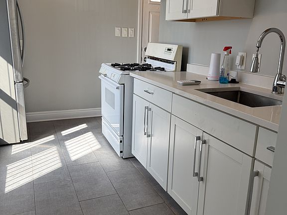 3rd image of 1473 E Harry Ave