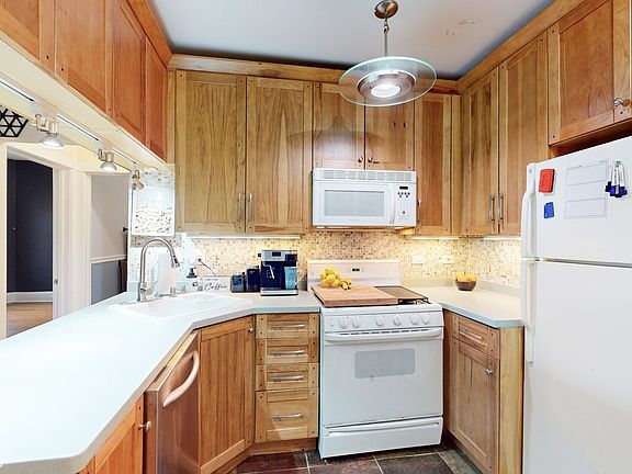 4th image of 708 W Buena Ave APT 2NE