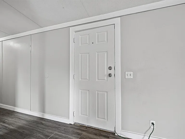 2122 Koster Rd — Photo 4