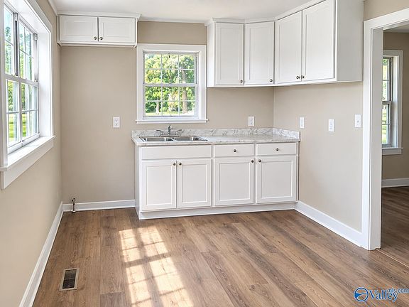 2nd image of 414 Wilson St