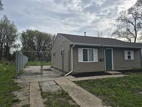 1824 Central Dr Photo 1
