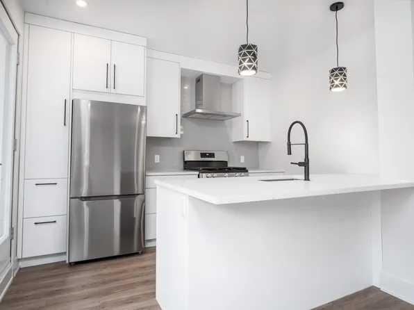 85 Rosemount Ave #C, Ottawa, ON K1Y 1P5