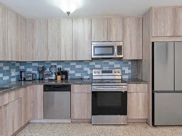 802 N J St — Photo 17