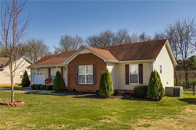 2nd image of 1614 Wellington Dr