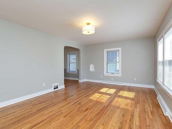 3rd image of 2714 E Pleasant St