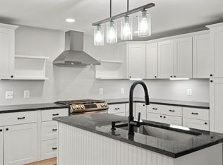 6 Andrews Ave, Hudson, NH 03051
