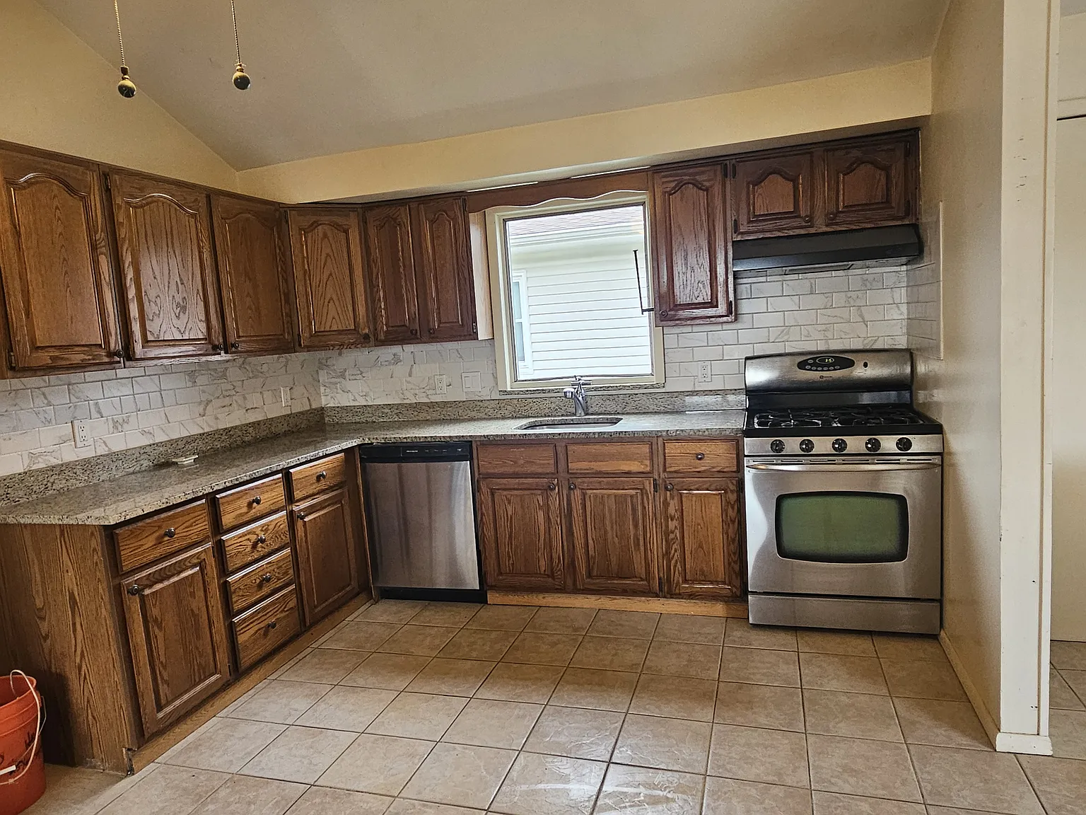 3 bed, 1800 sqft, $3,800 — Photo 4