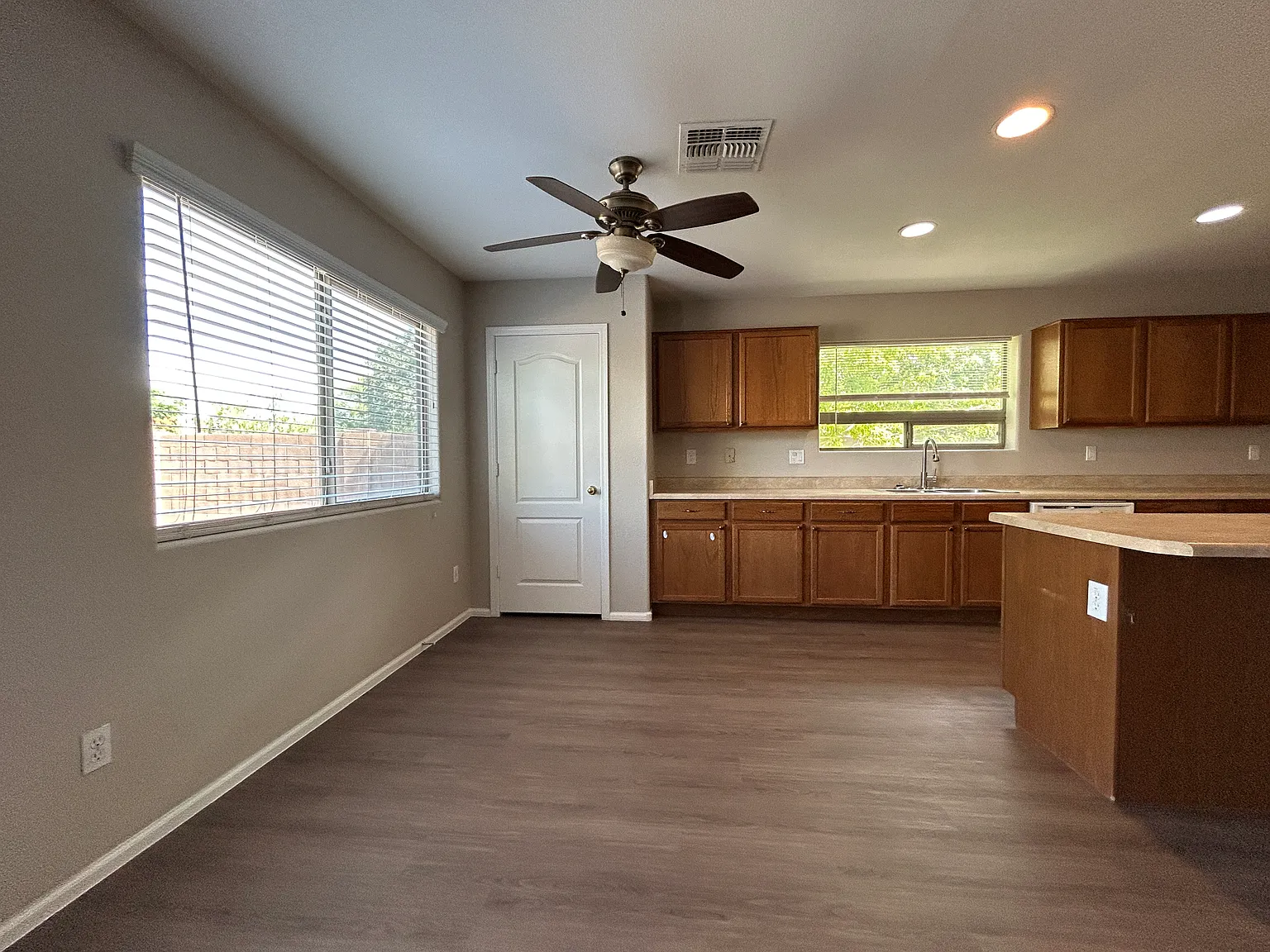 4 bed, 2419 sqft, $1,800 — Photo 2