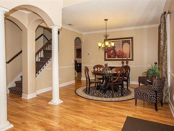 2nd image of 10085 Chardonnay Dr