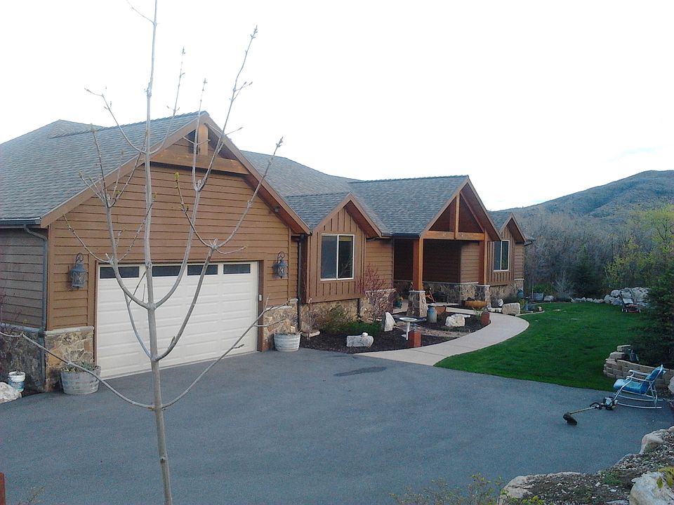 Front of house - NW corner