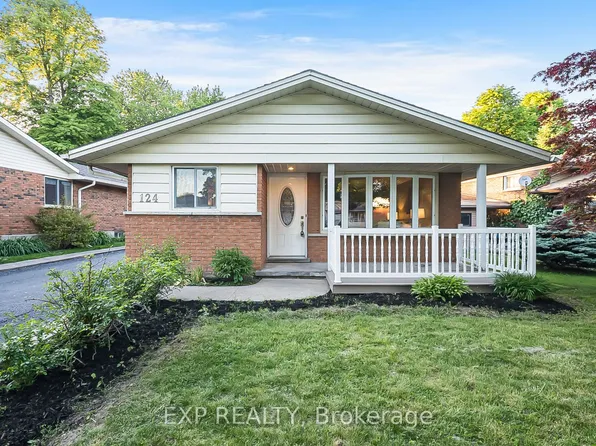 124 Dunsmere Dr, Kitchener, ON N2E 1V7