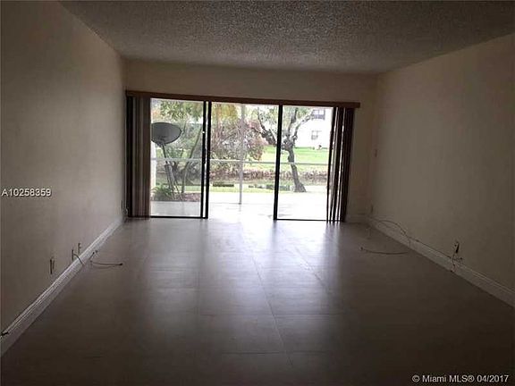 4th image of 100 Lakeview Dr APT 111
