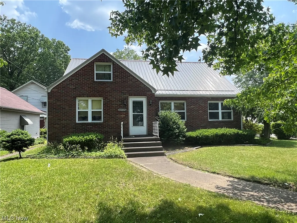1000 E Front St photo 1
