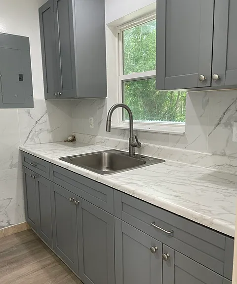 854 Chippendale St — Photo 2