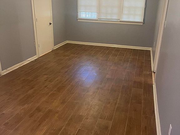 2nd image of 352 Queen Theresa Ln