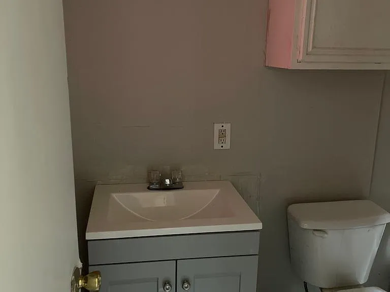 105 Gladys St — Photo 13