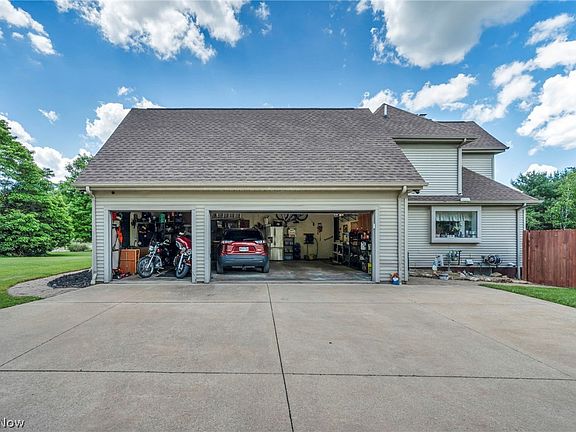 3rd image of 16420 Vernon Dr