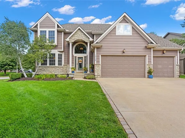 16109 S Laurelwood St, Olathe, KS 66062