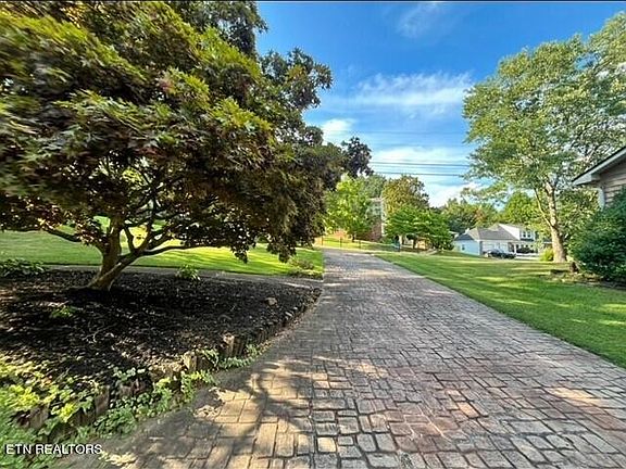 3rd image of 10220 Birch Hill Ln
