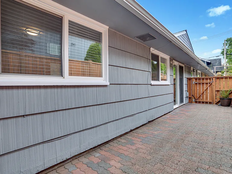1416 N Cedar St — Photo 8