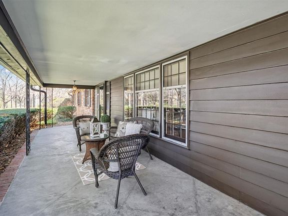 3rd image of 4 Glen Abbey Dr