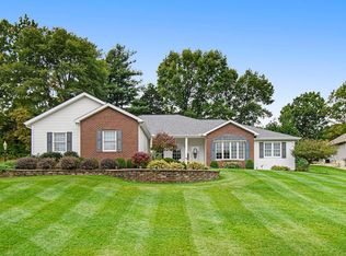 13126 Bear Creek Ct, Middlebury, IN 46540