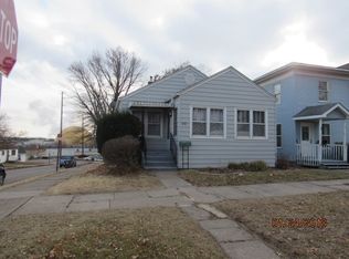 601 11th Ave S, Clinton, IA 52732