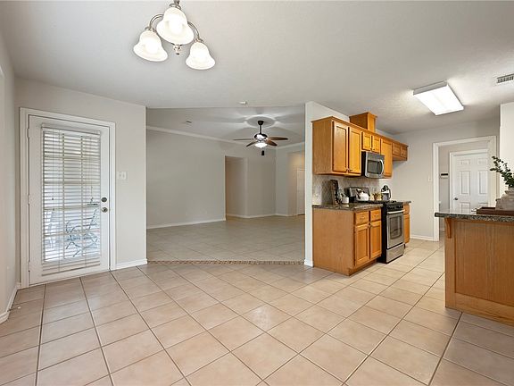 4th image of 1104 Markham Ln