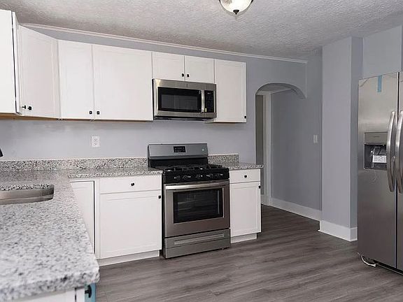 5th image of 1504 Leonard St