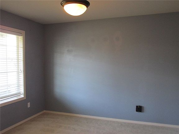 4th image of 684 Hamlin Pl