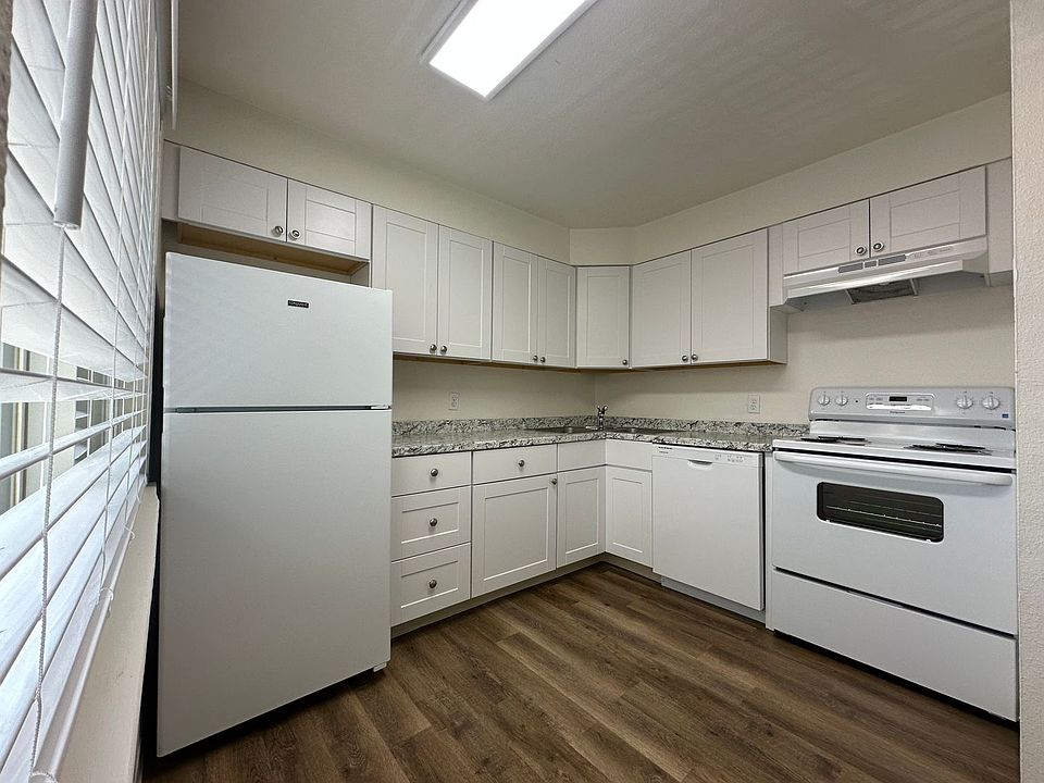 1st image of 1800 Idlewild Dr #31